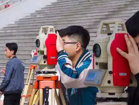 貴州2025年男生在鐵路學校學什么好