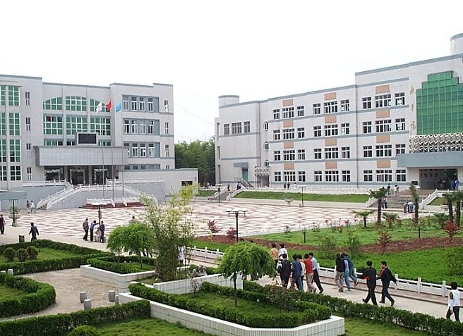 宣化第二中學(xué)地址，乘車路線