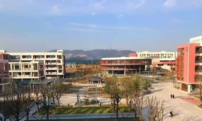 龍泉中學(xué)地址，乘車路線