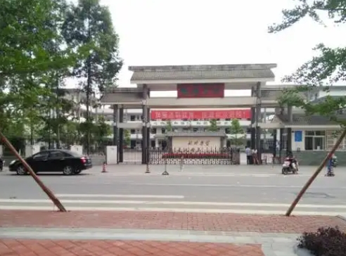 2025郫都三中多少錢(學(xué)費(fèi)明細(xì))