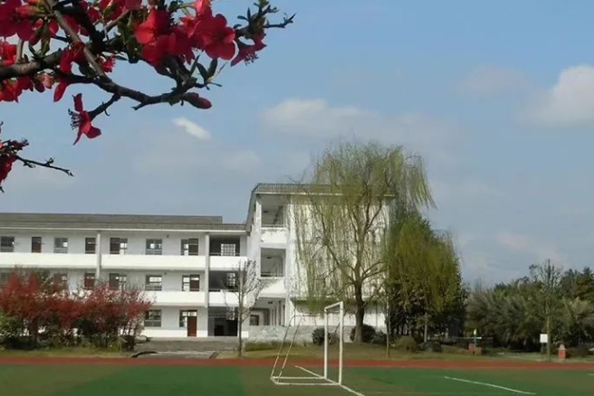 郫都三中地址，乘車路線