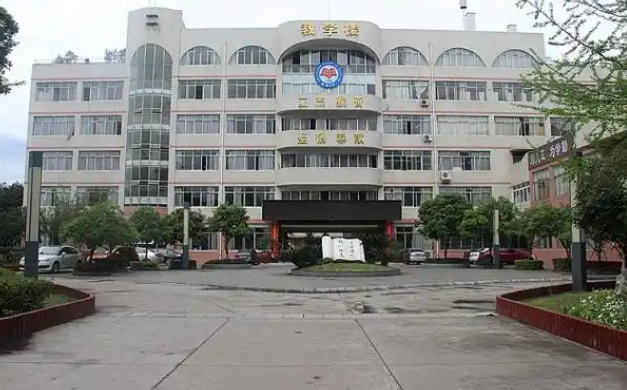 2025邛崍二中多少錢(學(xué)費(fèi)明細(xì))