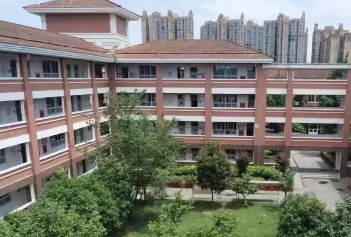 崇慶中學(xué)地址，乘車路線