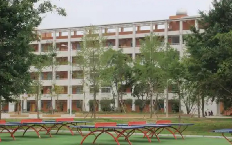 金堂中學(xué)地址，乘車路線