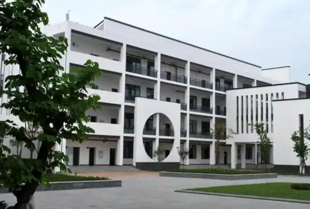 彭州市天彭中學(xué)地址，乘車路線
