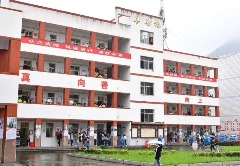 2025都江堰市玉堂鎮(zhèn)中學(xué)多少錢(qián)(學(xué)費(fèi)明細(xì))