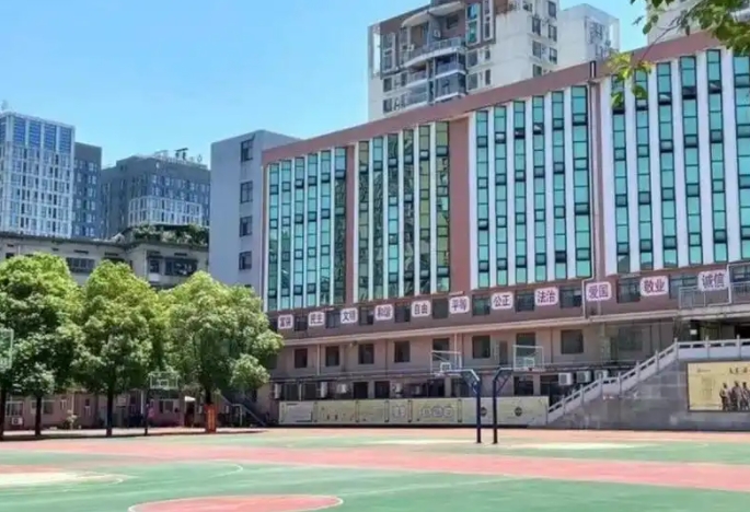 四川省都江堰市第四中學怎么樣、好不好