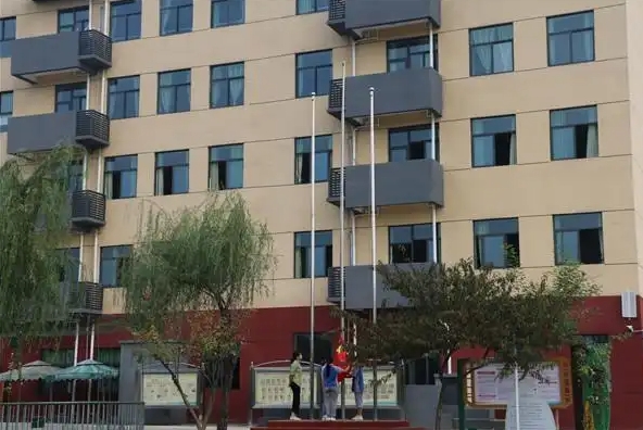 成都市青白江區(qū)龍王中學(xué)地址，乘車路線